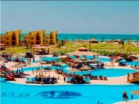  مجمع 12 فيلا مع حمام سباحة وملعب تنس في مدينة خليفة 