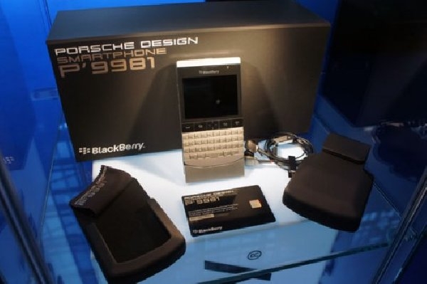 WTS BlackBerry Q10 BlackBerry Porsche Design P9981 (BBM): 27ACD052