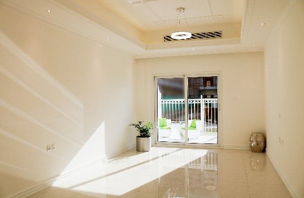 غرفة و صاله للبيع بالفرجان دبي و بالتقسيط حتى 20 سنة