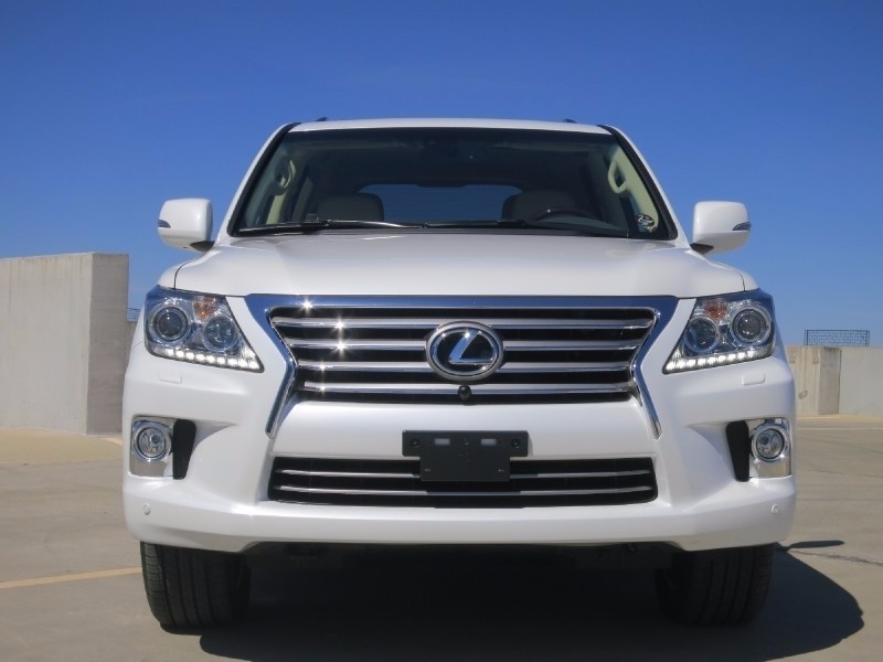 1ST OWNER Lexus lx 570 2013 for urgent sale.